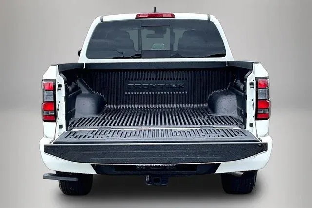 2026 Nissan Frontier SV thumbnail 6