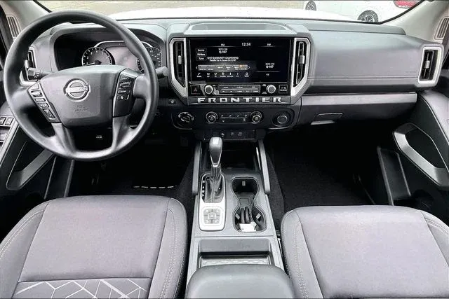 2026 Nissan Frontier SV thumbnail 7