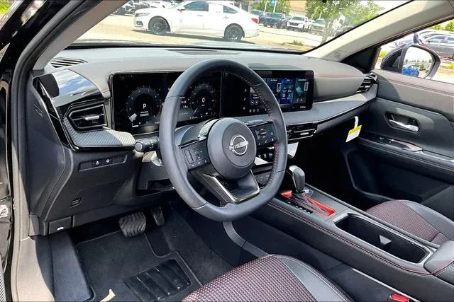 2026 Nissan Kicks SR thumbnail 14