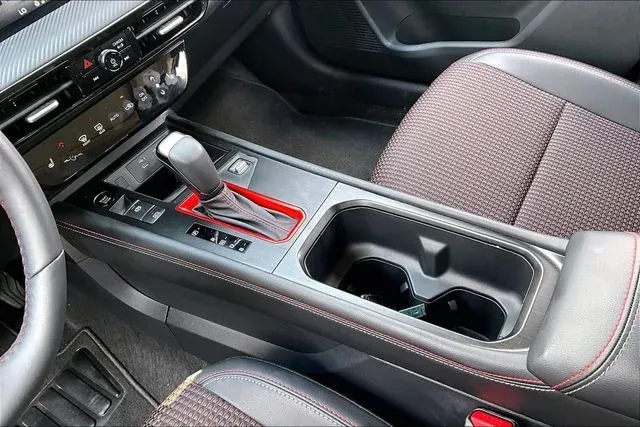 2026 Nissan Kicks SR thumbnail 15