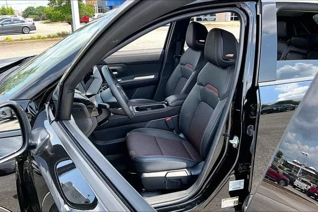 2026 Nissan Kicks SR thumbnail 18