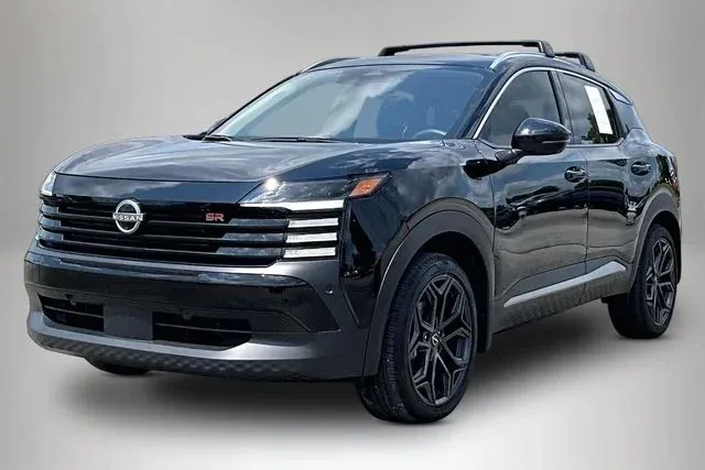 2026 Nissan Kicks SR thumbnail 2