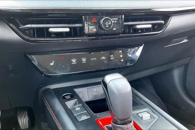 2026 Nissan Kicks SR thumbnail 23