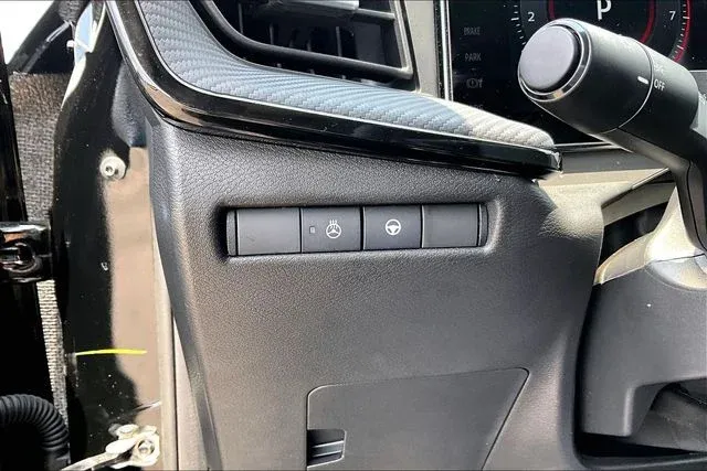 2026 Nissan Kicks SR thumbnail 24
