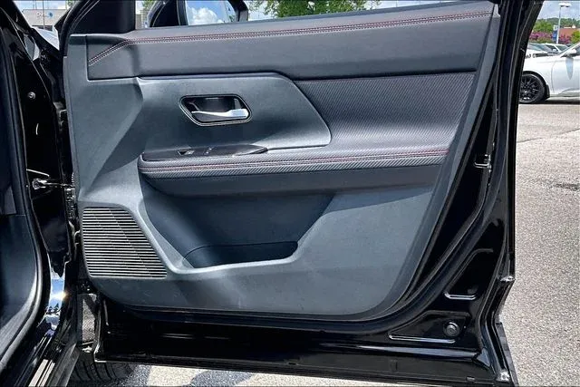 2026 Nissan Kicks SR thumbnail 27