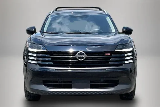 2026 Nissan Kicks SR thumbnail 3