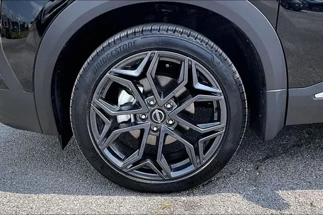 2026 Nissan Kicks SR thumbnail 32