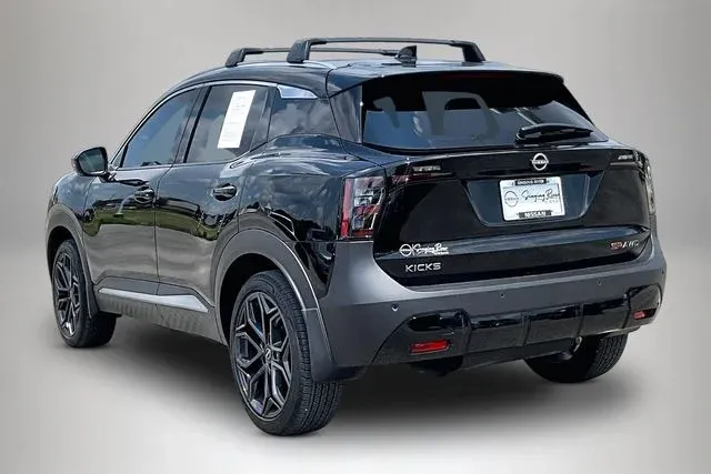 2026 Nissan Kicks SR thumbnail 4