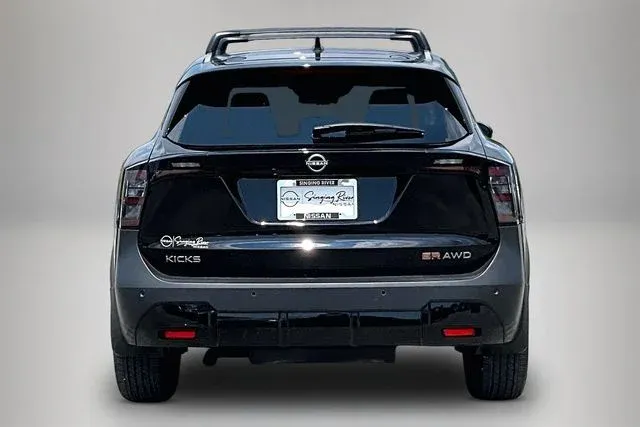 2026 Nissan Kicks SR thumbnail 6