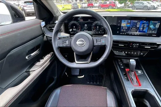 2026 Nissan Kicks SR thumbnail 8