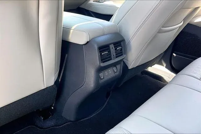 2026 Nissan Murano Platinum thumbnail 24