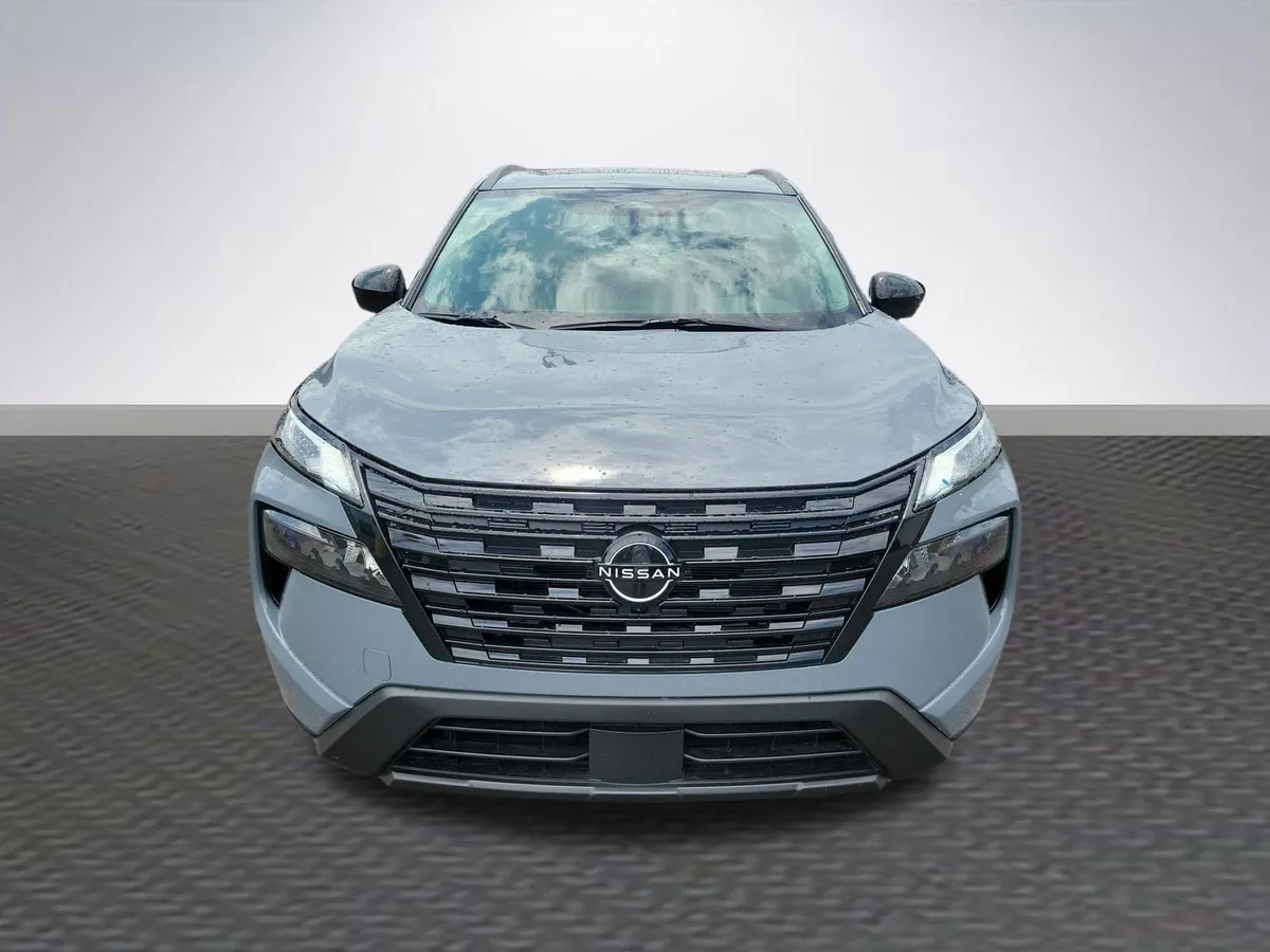 2026 Nissan Rogue Dark Armor thumbnail 2