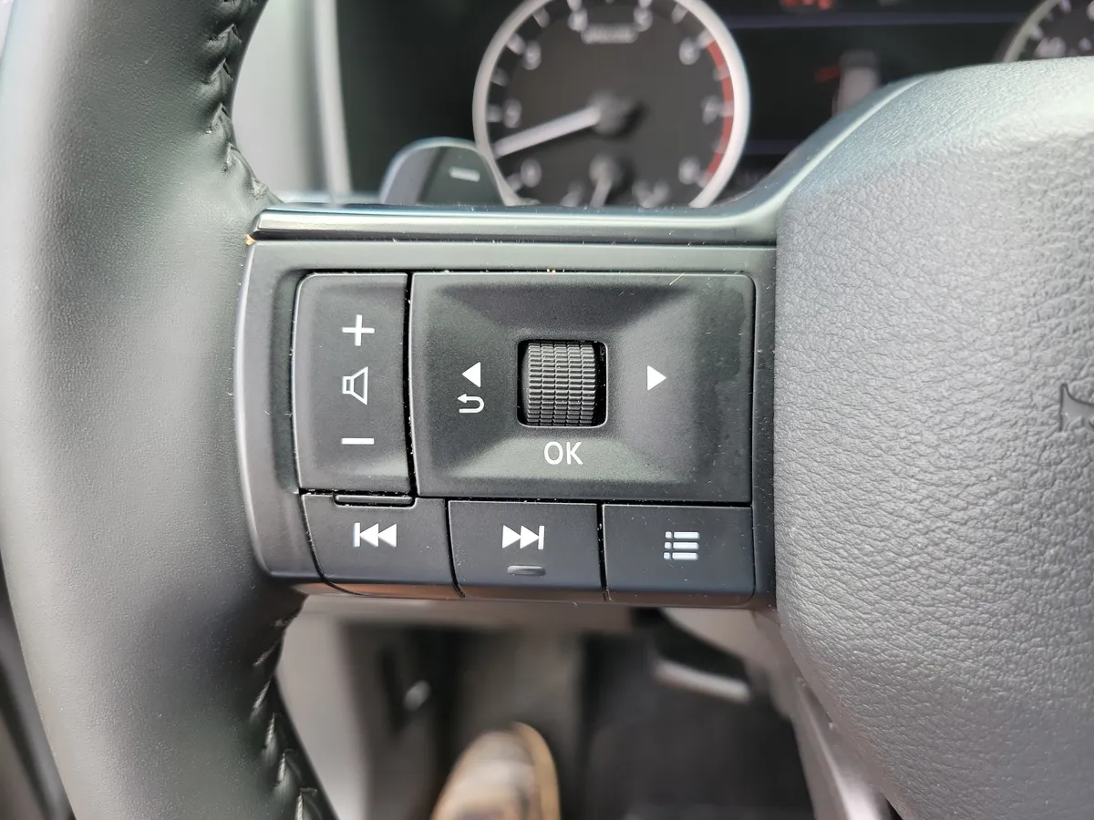 2026 Nissan Rogue Dark Armor thumbnail 21