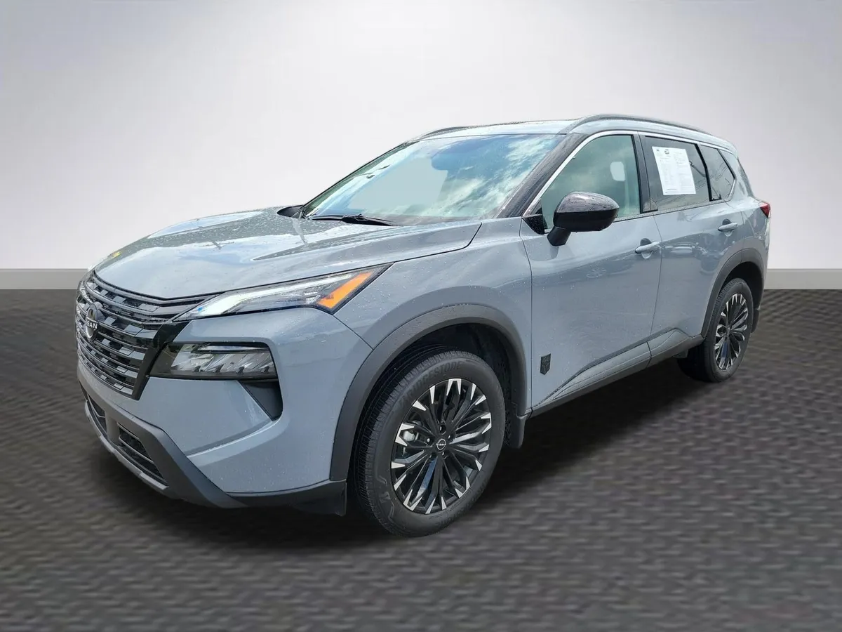 2026 Nissan Rogue Dark Armor thumbnail 3