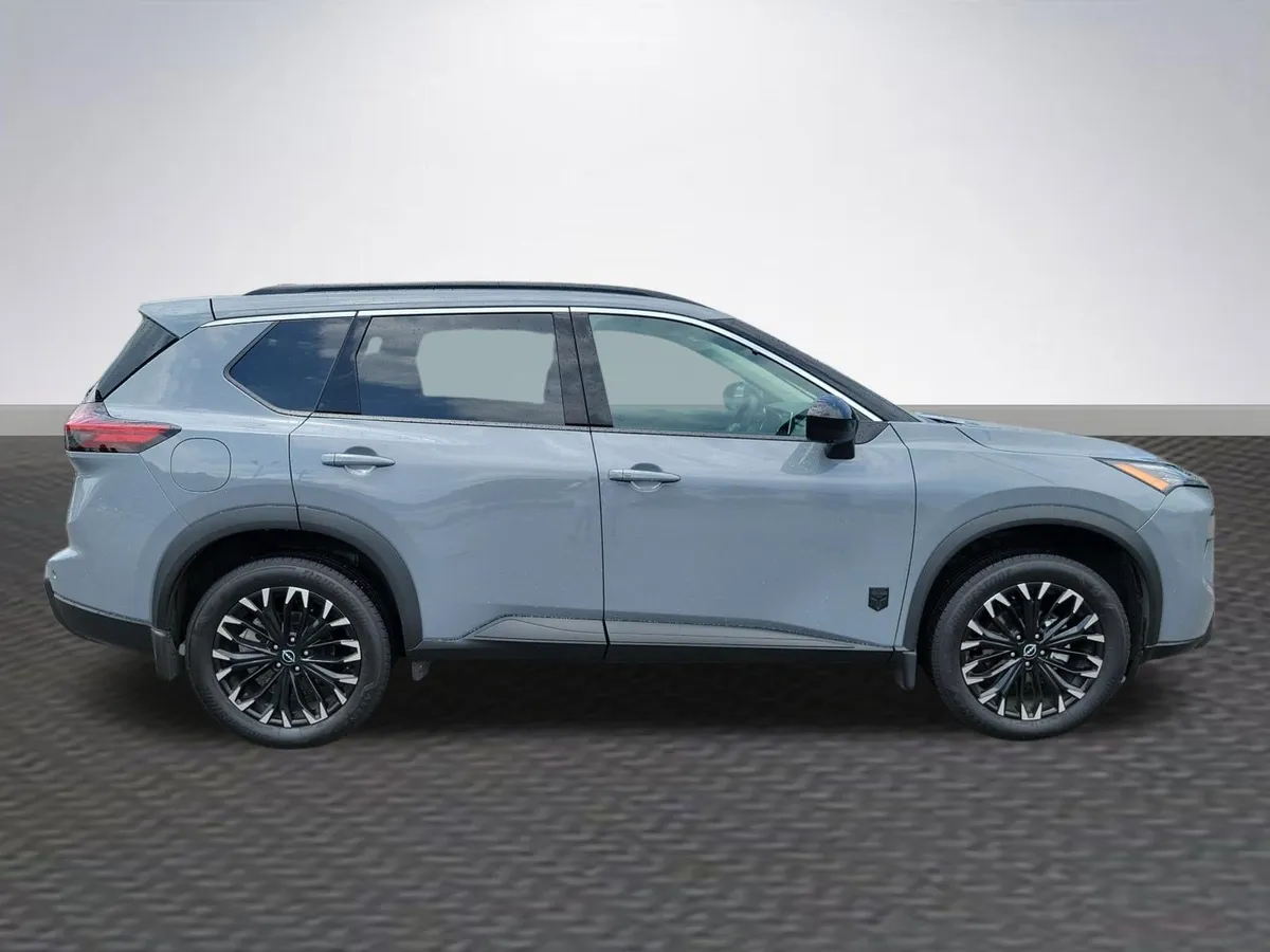 2026 Nissan Rogue Dark Armor thumbnail 4