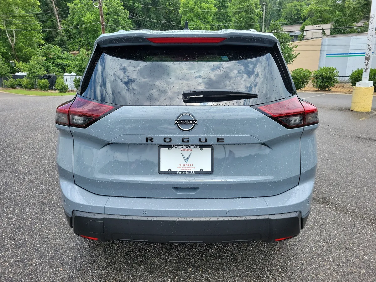 2026 Nissan Rogue Dark Armor thumbnail 6