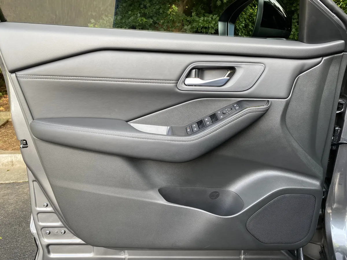 2026 Nissan Rogue Dark Armor thumbnail 14