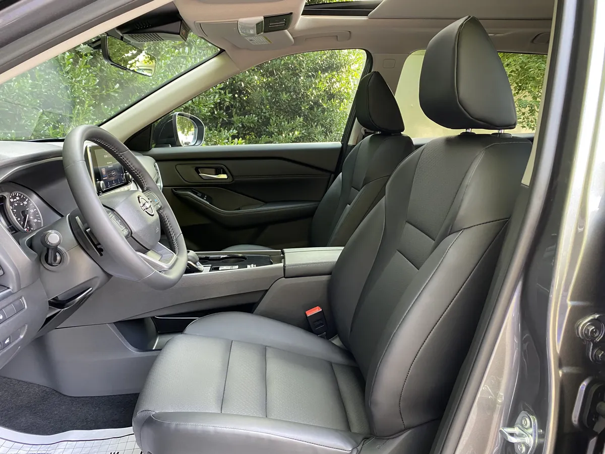 2026 Nissan Rogue Dark Armor thumbnail 15