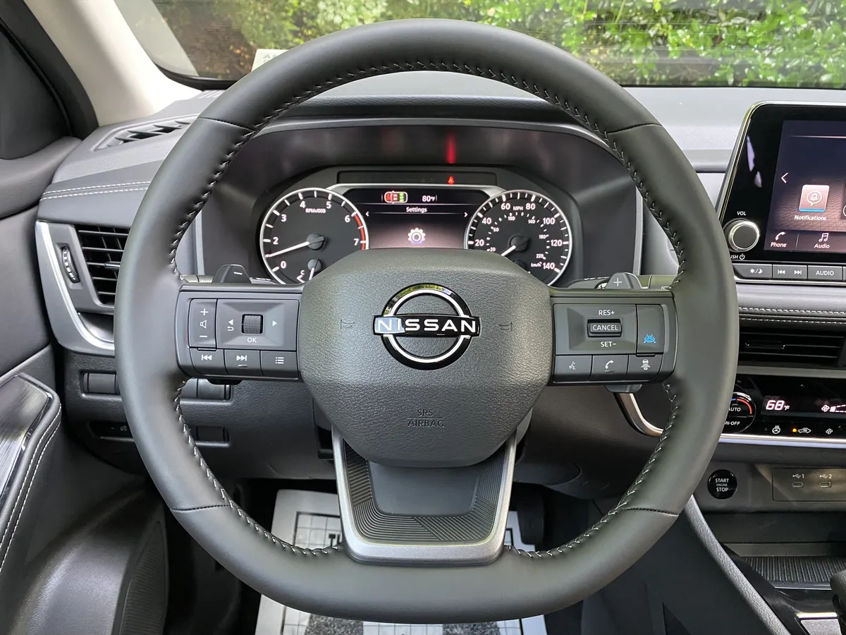 2026 Nissan Rogue Dark Armor thumbnail 17