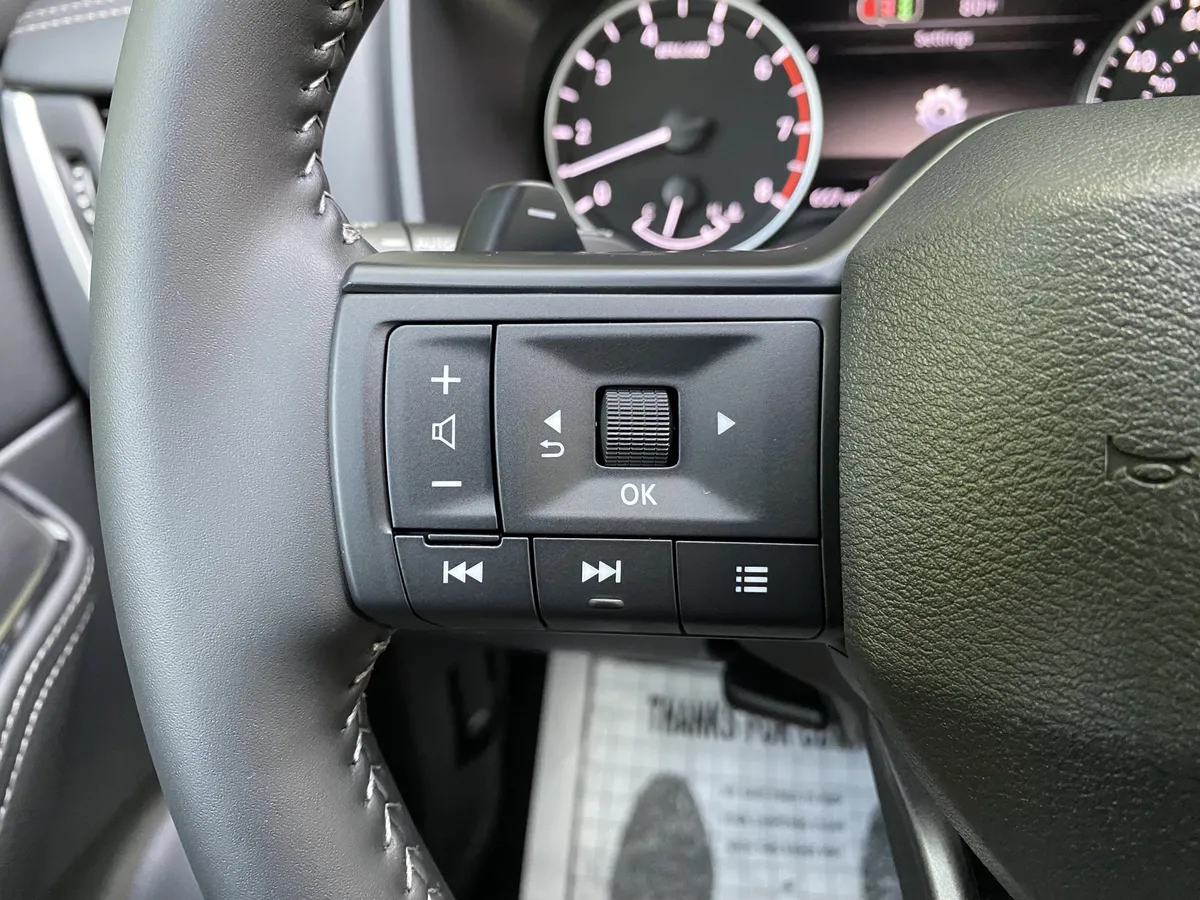 2026 Nissan Rogue Dark Armor thumbnail 18