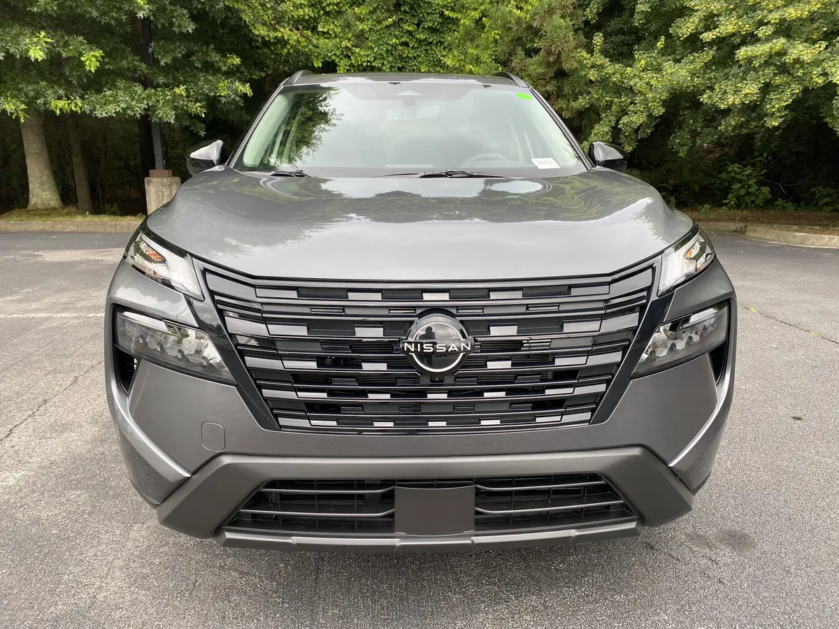 2026 Nissan Rogue Dark Armor thumbnail 2
