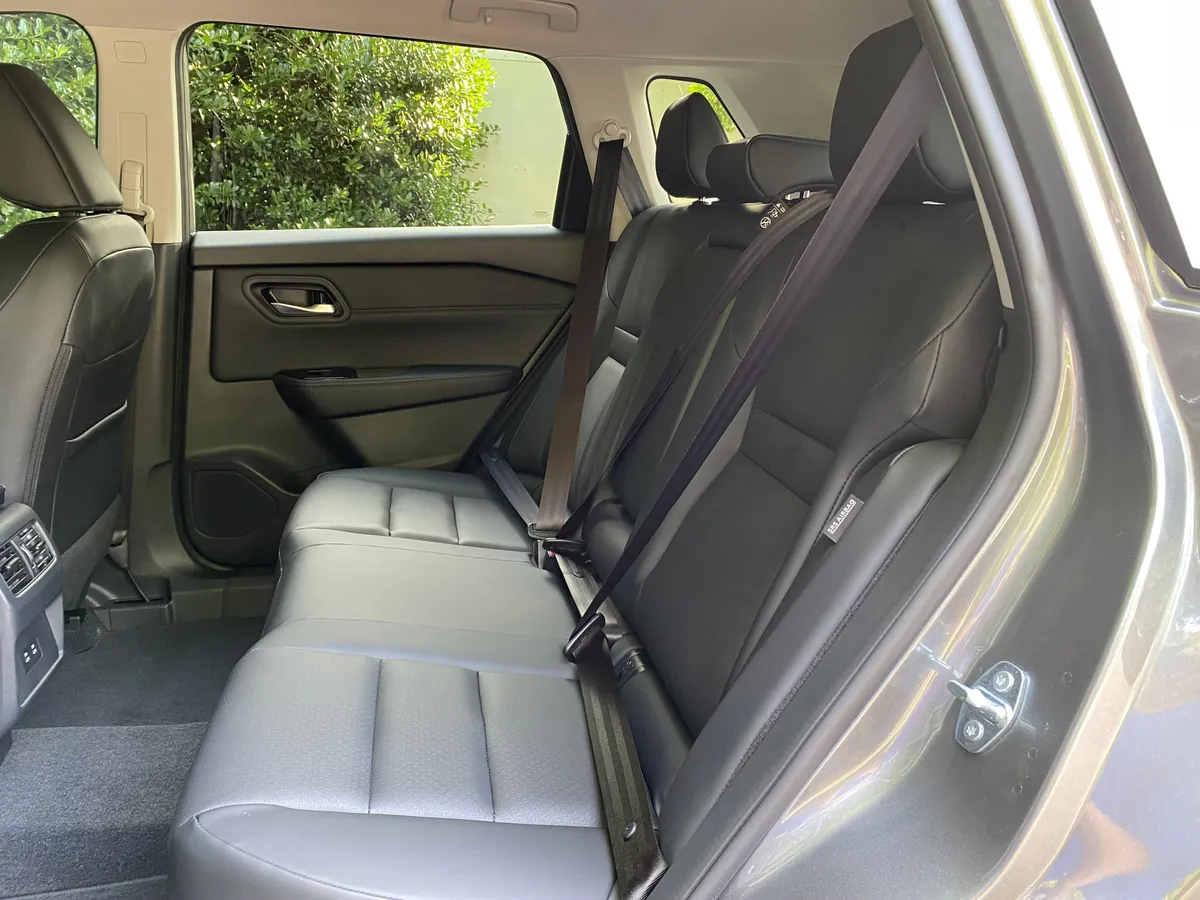 2026 Nissan Rogue Dark Armor thumbnail 33