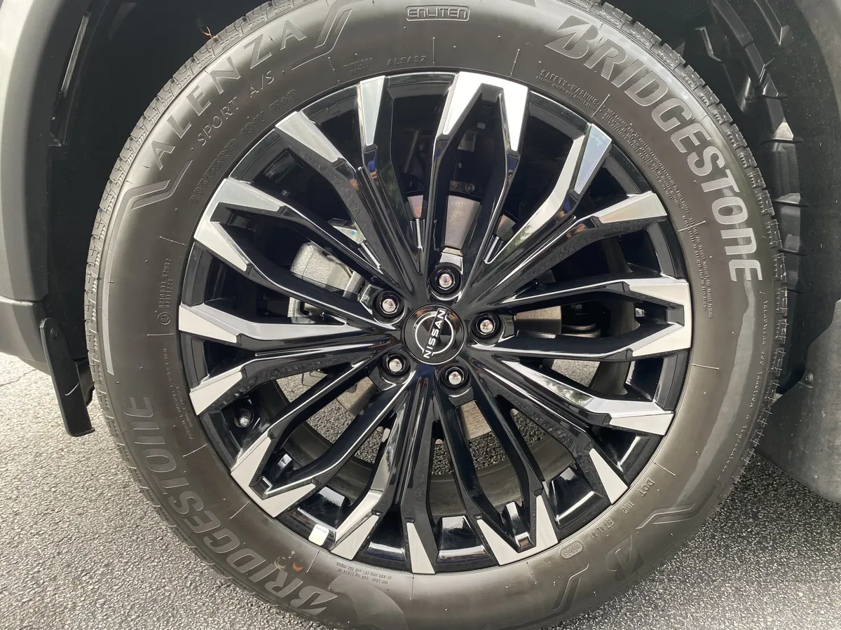2026 Nissan Rogue Dark Armor thumbnail 37