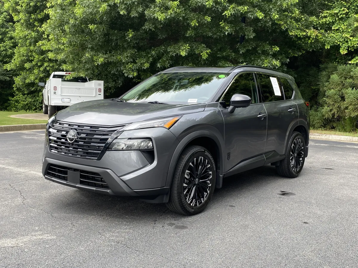 2026 Nissan Rogue Dark Armor thumbnail 4