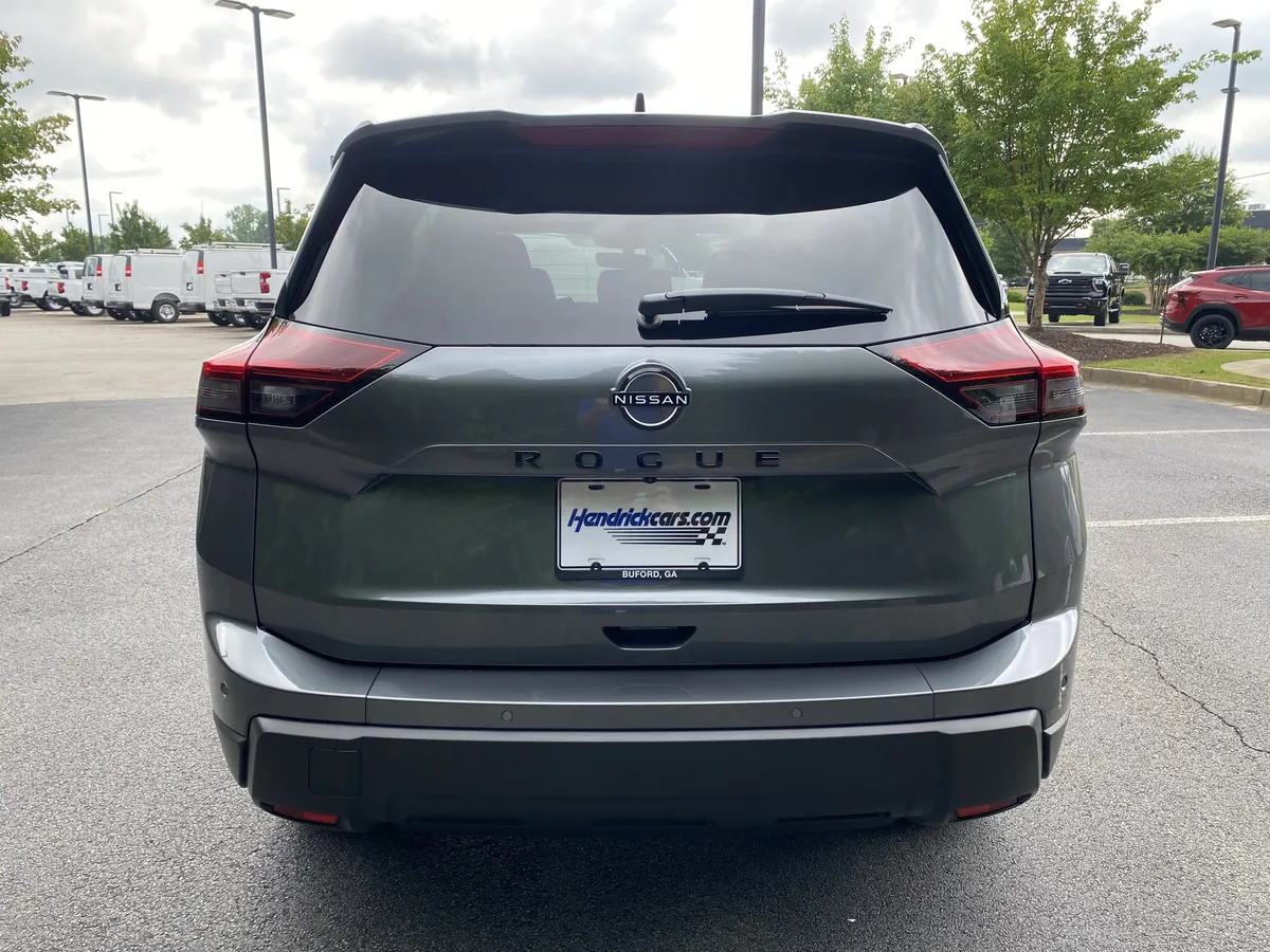 2026 Nissan Rogue Dark Armor thumbnail 7
