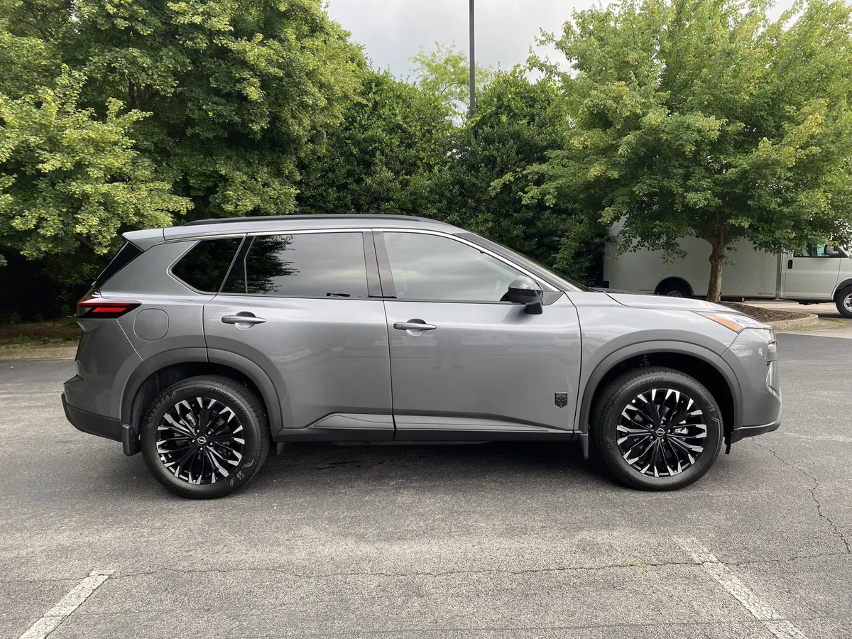 2026 Nissan Rogue Dark Armor thumbnail 9