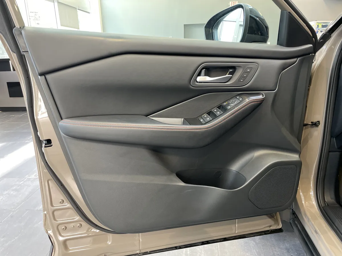 2026 Nissan Rogue Rock Creek thumbnail 14