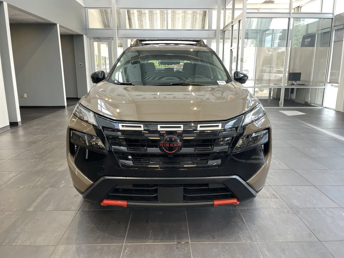 2026 Nissan Rogue Rock Creek thumbnail 2