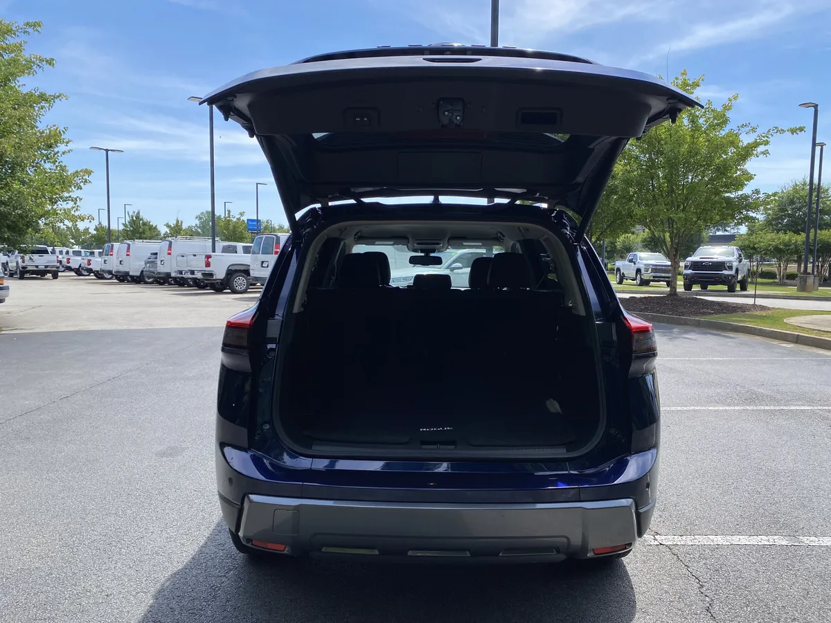 2026 Nissan Rogue SL thumbnail 10