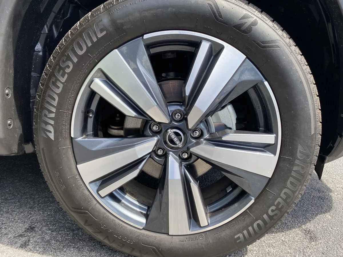 2026 Nissan Rogue SL thumbnail 12