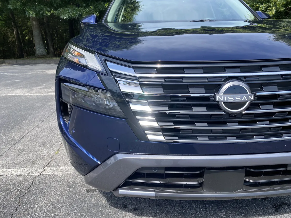 2026 Nissan Rogue SL thumbnail 13