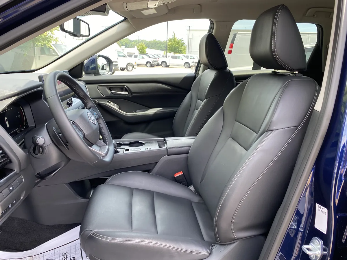 2026 Nissan Rogue SL thumbnail 15