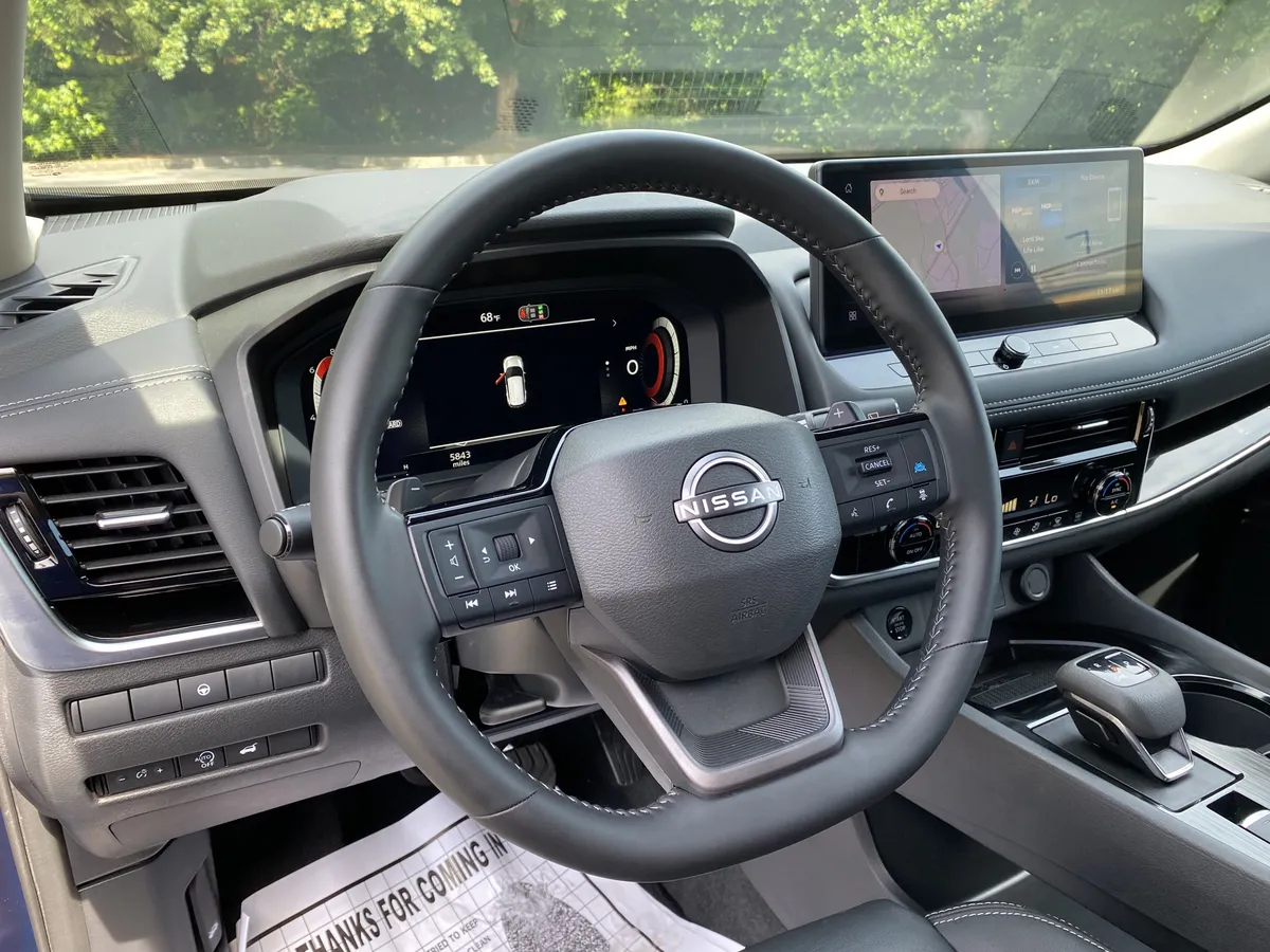 2026 Nissan Rogue SL thumbnail 16