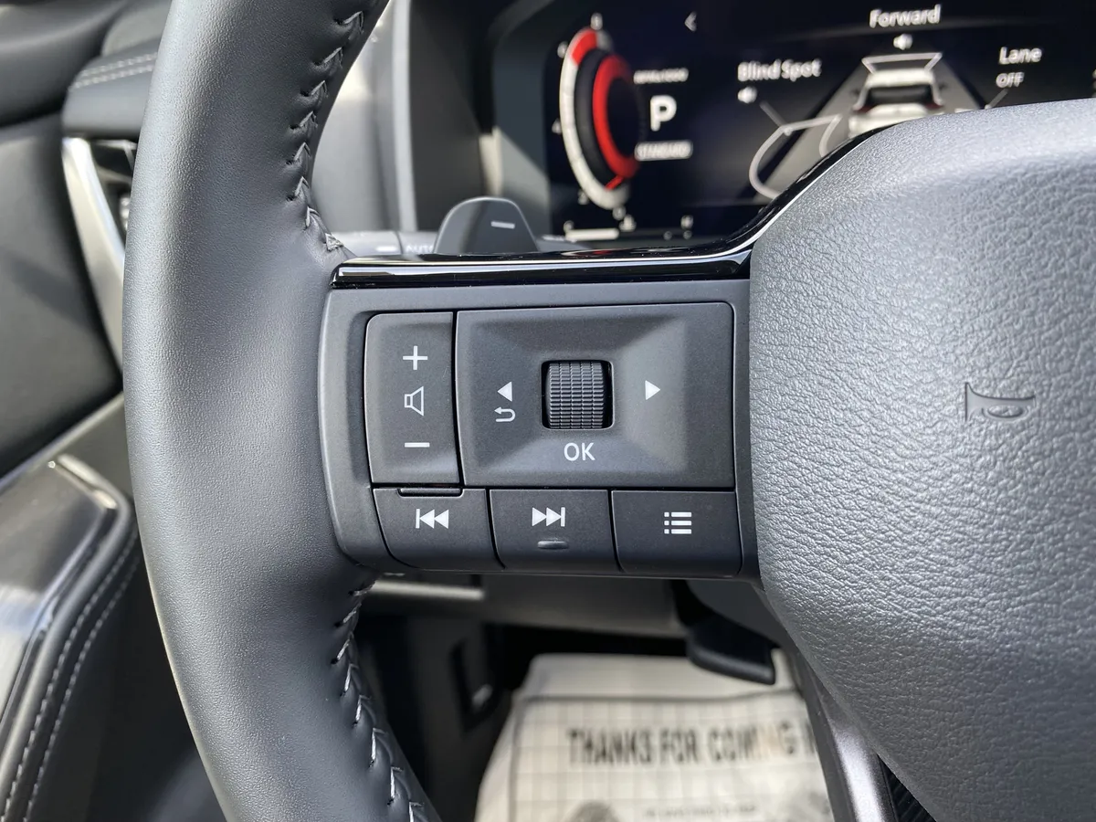 2026 Nissan Rogue SL thumbnail 18