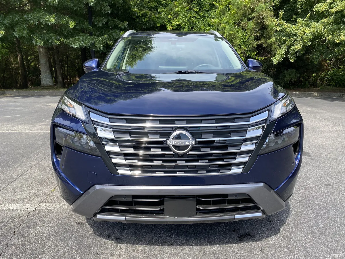 2026 Nissan Rogue SL thumbnail 2
