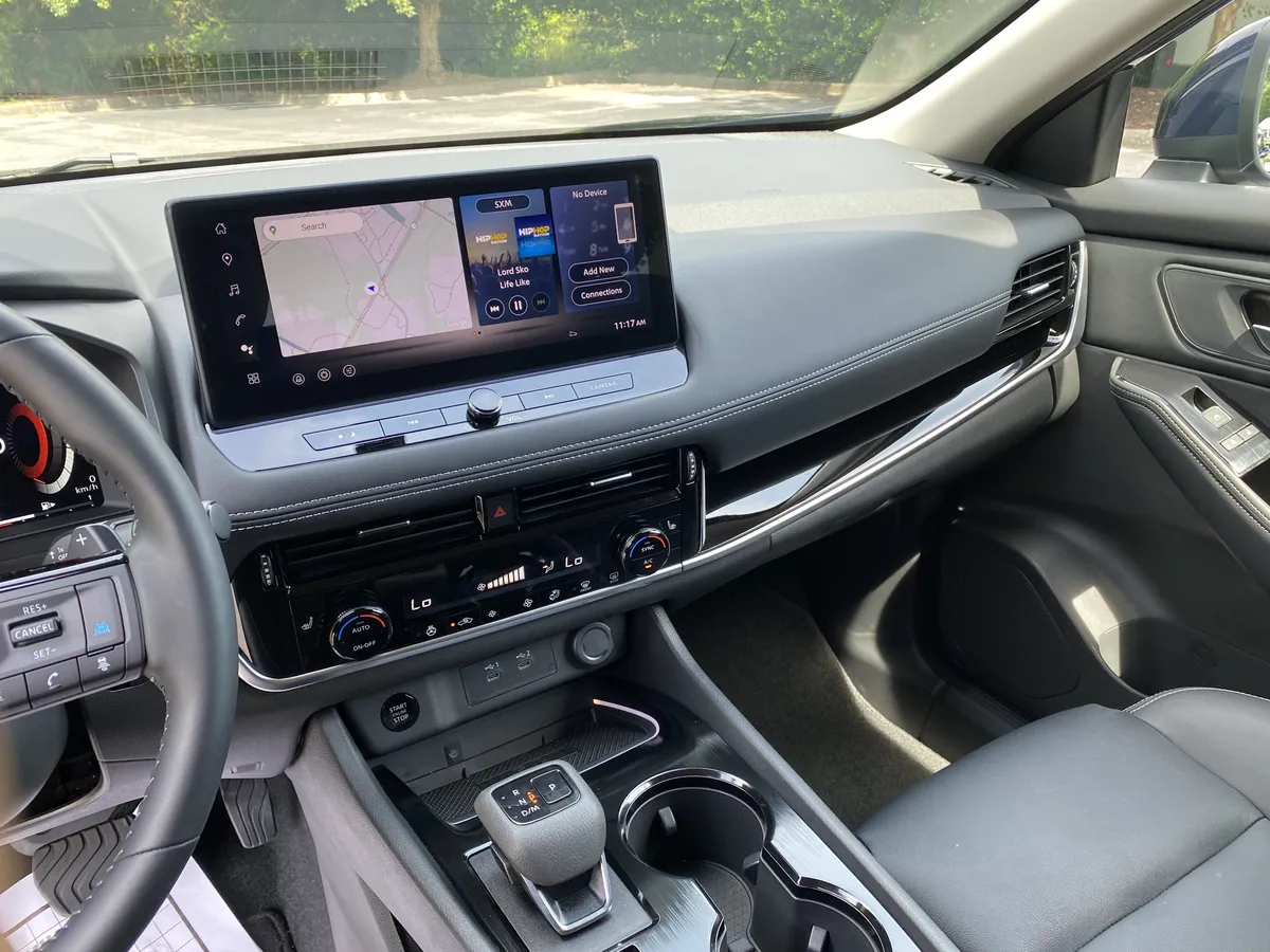2026 Nissan Rogue SL thumbnail 22