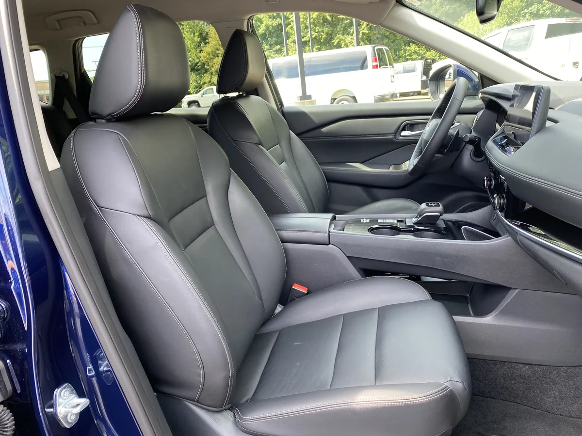 2026 Nissan Rogue SL thumbnail 32