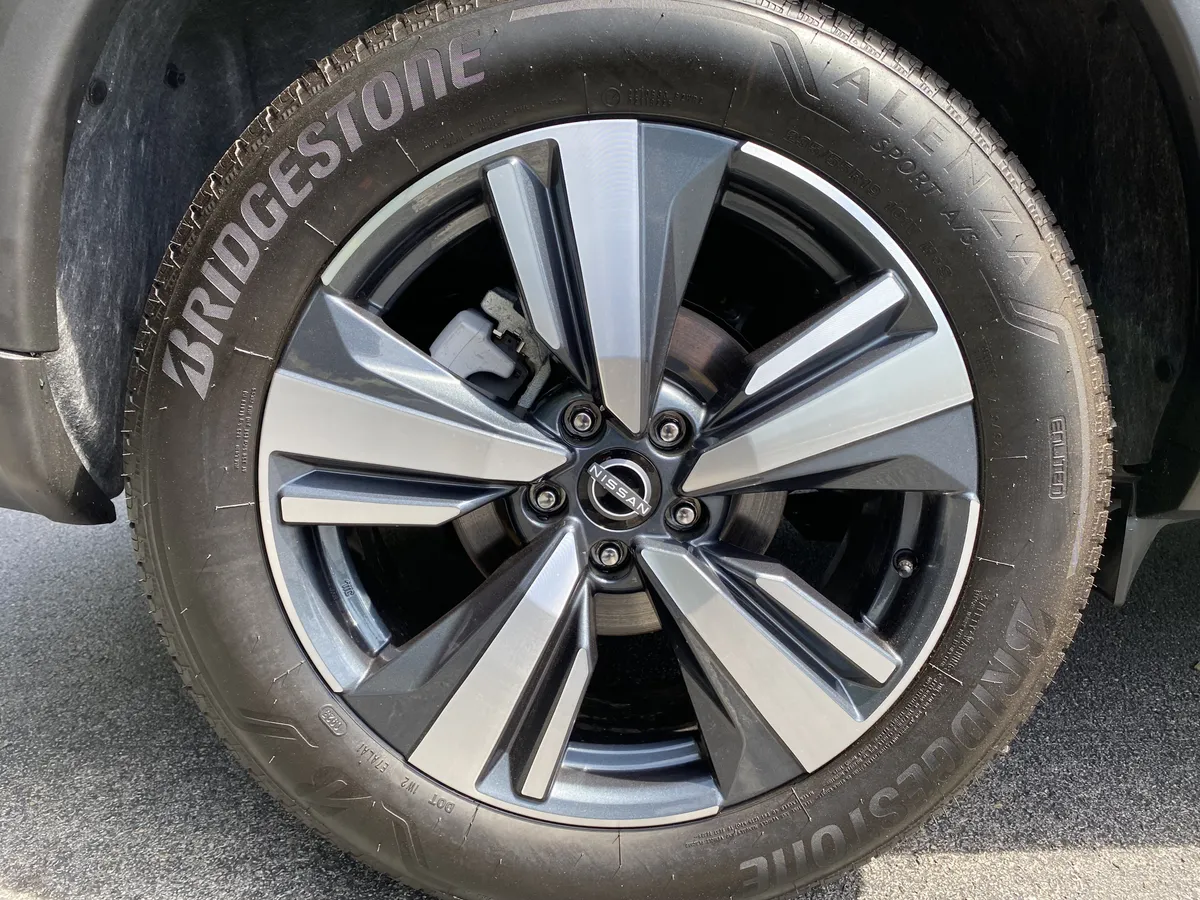 2026 Nissan Rogue SL thumbnail 37