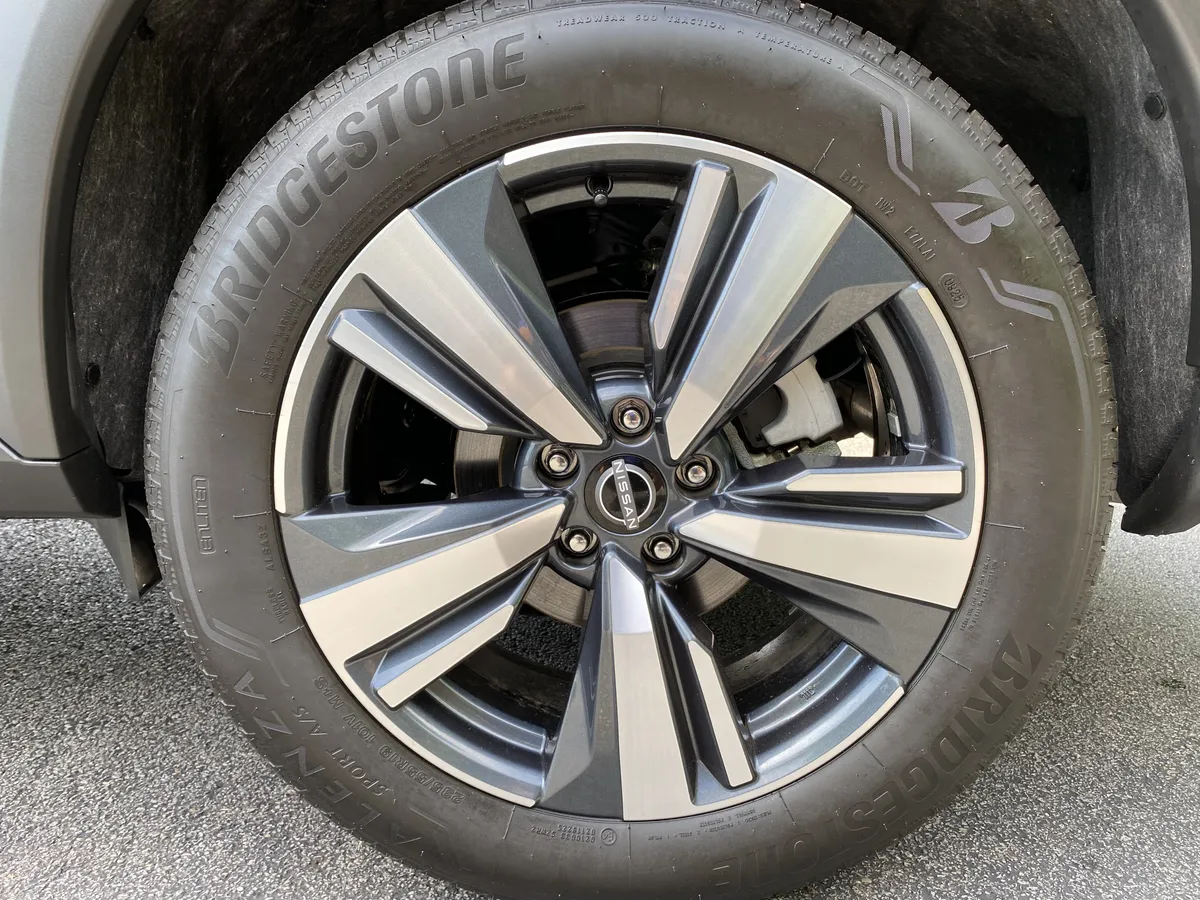 2026 Nissan Rogue SL thumbnail 38