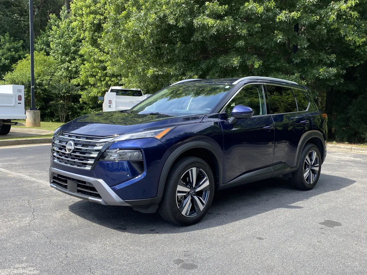 2026 Nissan Rogue SL thumbnail 4