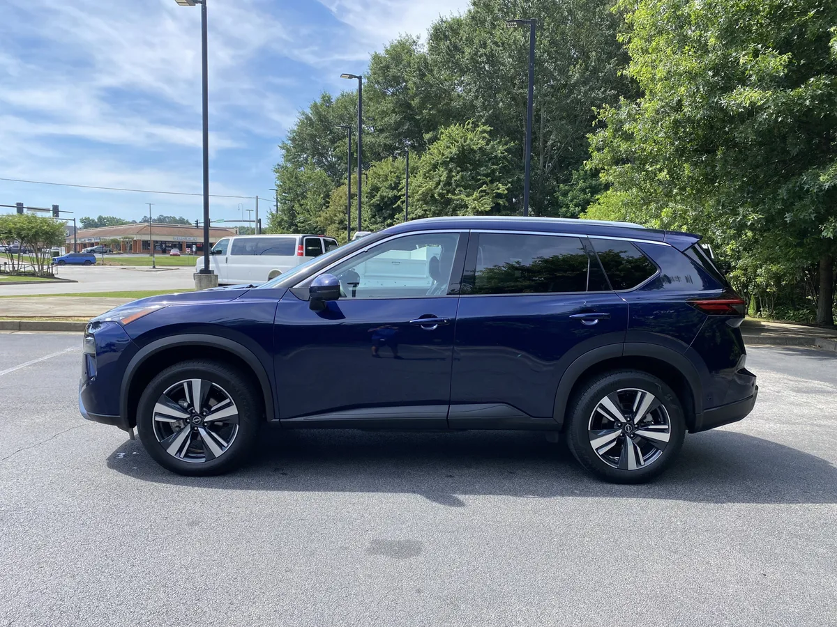 2026 Nissan Rogue SL thumbnail 5