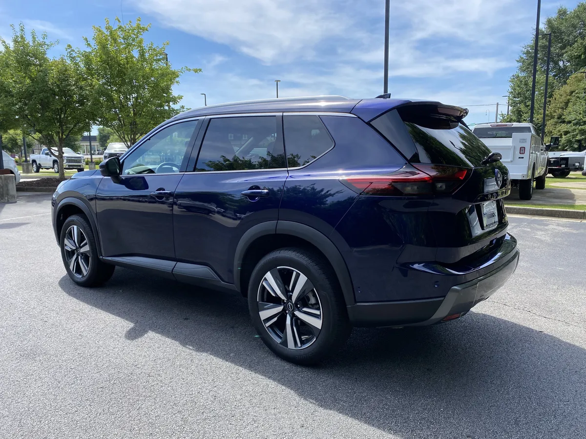 2026 Nissan Rogue SL thumbnail 6