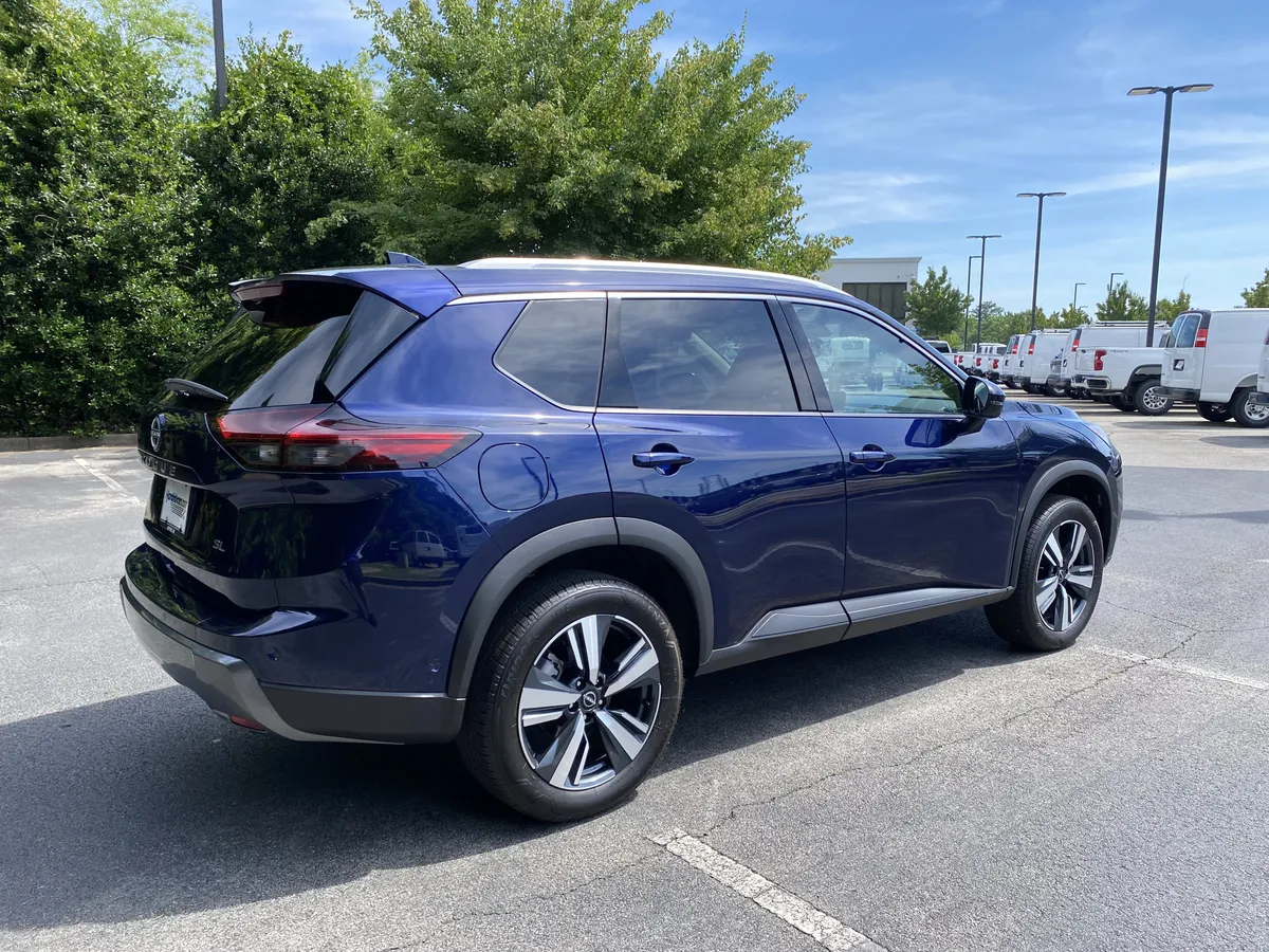 2026 Nissan Rogue SL thumbnail 8