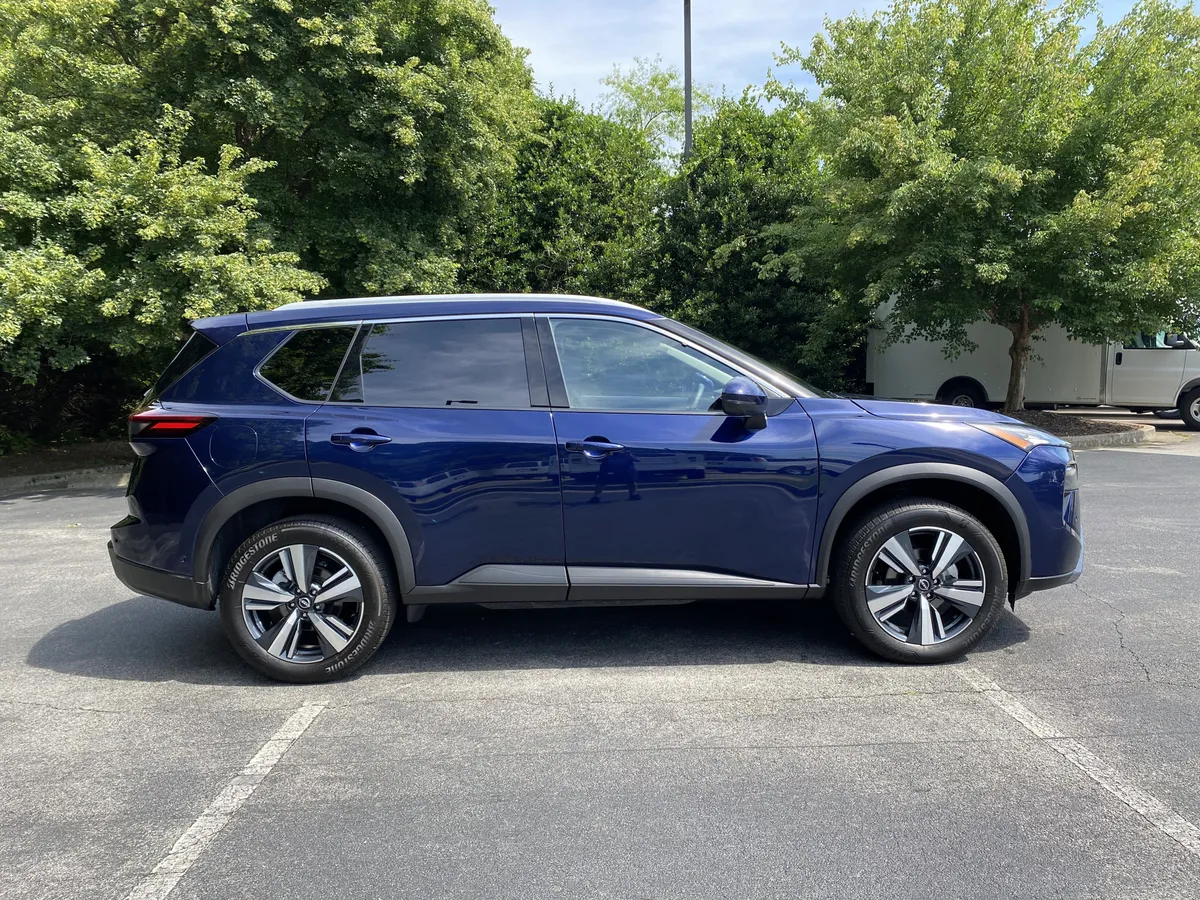 2026 Nissan Rogue SL thumbnail 9