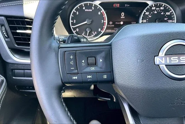 2026 Nissan Rogue SV thumbnail 10