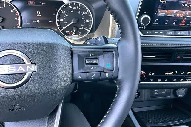 2026 Nissan Rogue SV thumbnail 11
